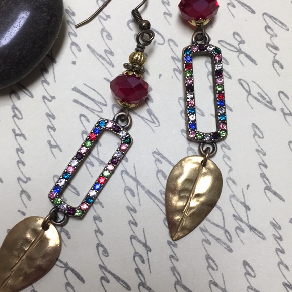 Long multi color vintage look earrings leaf drama - Picture 3 of 8